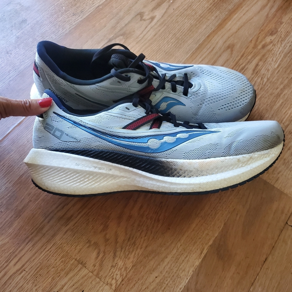 Saucony Men's Triumph 20 Running Shoes in Light Gray, Blue & Black, Size 10